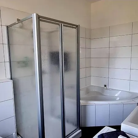 Free Parking Wlan Badewanne Hauptbahnhof Roter Faden Apartment
